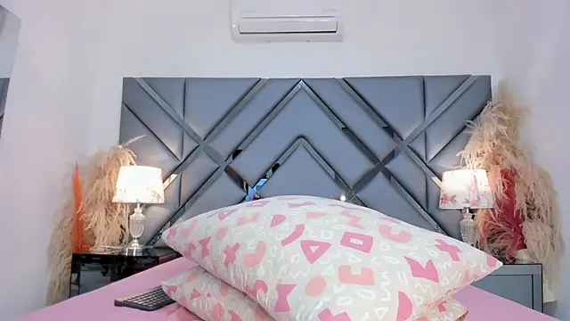 Milan LewisS online show from October 7, 2025, 11:55 am