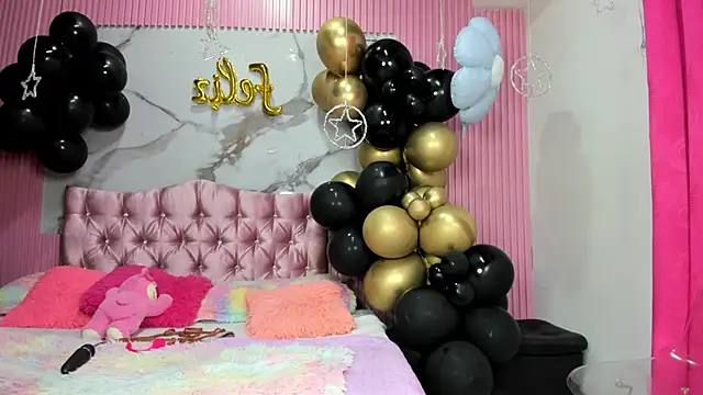 Snapshot of Mindy_19 chatting on April 23, 2026, 12:40 pm Mindy 19 online show from April 23, 2026, 12:40 pm