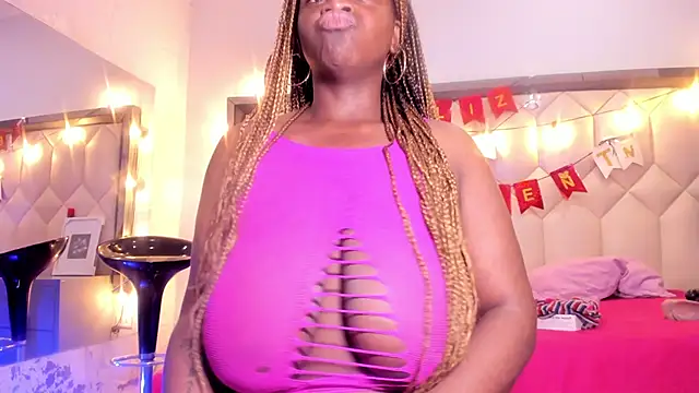 Scarletbigbug online show from February 16, 2026, 11:53 am