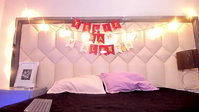 Scarletbigbug online show from February 13, 2026, 12:27 pm