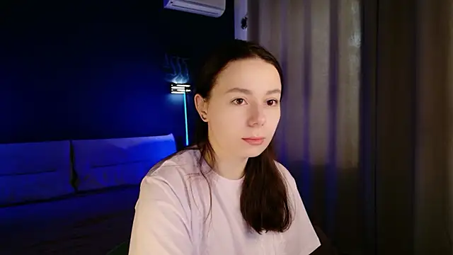 Snapshot of Di_na_Bell chatting on May 7, 2026, 5:44 am Di na Bell online show from May 7, 2026, 5:44 am