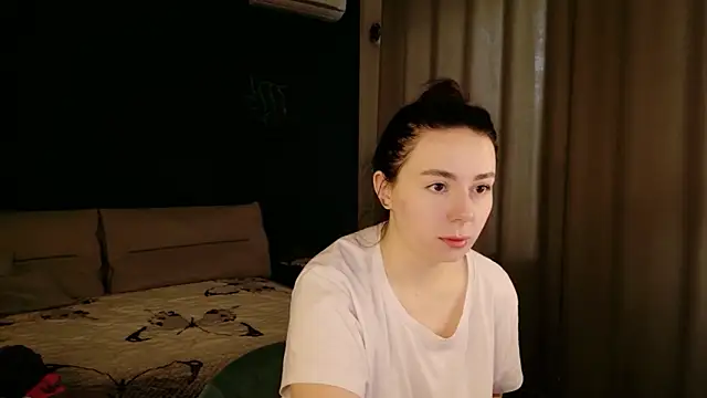 Snapshot of Di_na_Bell chatting on June 2, 2026, 5:29 am Di na Bell online show from June 2, 2026, 5:29 am