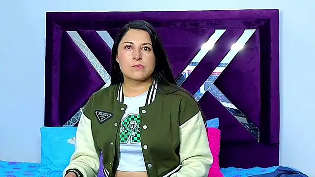 cuteeimy online show from November 28, 2025, 7:14 pm