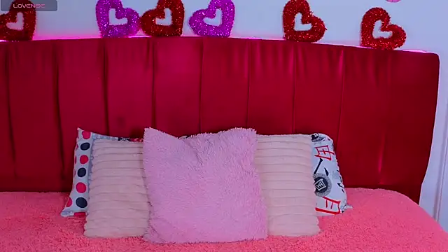 cuteeimy online show from April 7, 2026, 7:37 pm