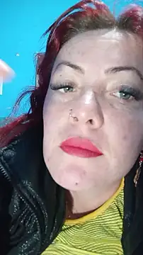 Snapshot of carolinhe_ chatting on December 3, 2025, 4:24 am carolinhe online show from December 3, 2025, 4:24 am