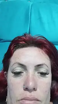 Snapshot of carolinhe_ chatting on December 2, 2025, 2:52 pm carolinhe online show from December 2, 2025, 2:52 pm