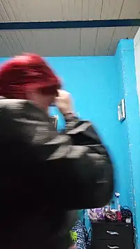 Snapshot of carolinhe_ chatting on December 4, 2025, 9:14 pm carolinhe online show from December 4, 2025, 9:14 pm