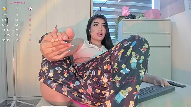 EmmyKenner online show from October 5, 2025, 11:56 am