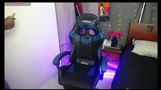 MONIQUE-LAMOUR online show from March 6, 2026, 12:27 am