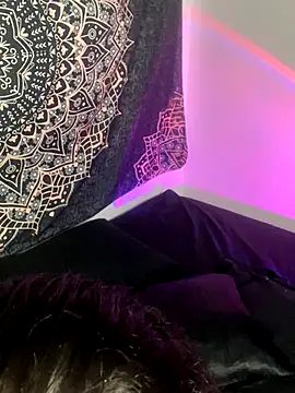 Coralink online show from October 17, 2025, 4:27 am