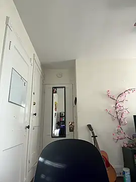 babykalirose online show from April 7, 2026, 1:13 pm