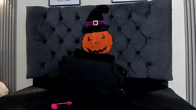 Snapshot of Sofia_Seduccion chatting on October 21, 2025, 12:15 pm Sofia Seduccion online show from October 21, 2025, 12:15 pm
