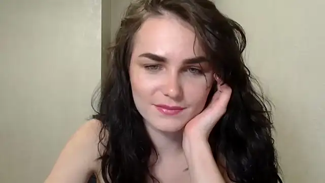 Silviaa a online show from September 25, 2025, 7:09 pm