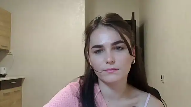 Silviaa a online show from October 25, 2025, 9:15 pm