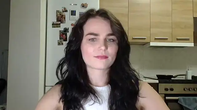 Silviaa a online show from September 17, 2025, 7:27 pm