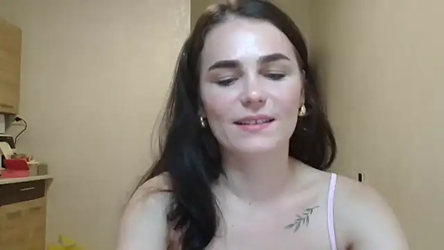 Silviaa a online show from November 7, 2025, 10:35 pm