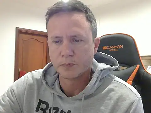 Snapshot of TroyDieselXXX chatting on May 14, 2026, 4:31 am TroyDieselXXX online show from May 14, 2026, 4:31 am