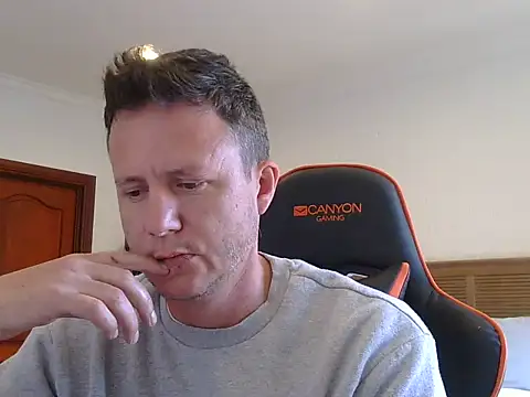 Snapshot of TroyDieselXXX chatting on April 10, 2026, 6:09 am TroyDieselXXX online show from April 10, 2026, 6:09 am