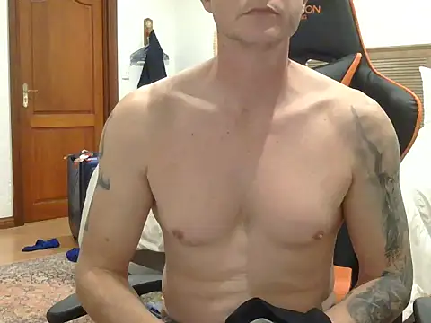 Snapshot of TroyDieselXXX chatting on May 6, 2026, 7:07 pm TroyDieselXXX online show from May 6, 2026, 7:07 pm