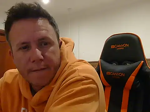 Snapshot of TroyDieselXXX chatting on January 13, 2026, 5:39 pm TroyDieselXXX online show from January 13, 2026, 5:39 pm