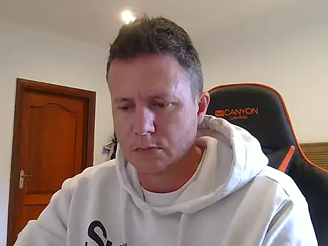 Snapshot of TroyDieselXXX chatting on April 7, 2026, 6:15 am TroyDieselXXX online show from April 7, 2026, 6:15 am