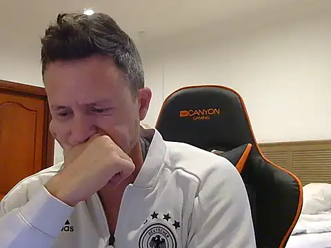 Snapshot of TroyDieselXXX chatting on April 9, 2026, 4:14 am TroyDieselXXX online show from April 9, 2026, 4:14 am