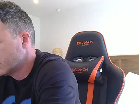 Snapshot of TroyDieselXXX chatting on April 4, 2026, 8:32 am TroyDieselXXX online show from April 4, 2026, 8:32 am