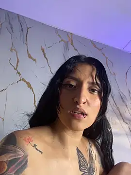 Scaarlettfox online show from April 16, 2026, 9:39 pm