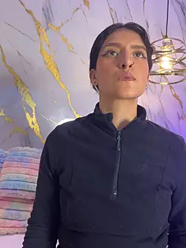 Scaarlettfox online show from April 7, 2026, 7:26 pm