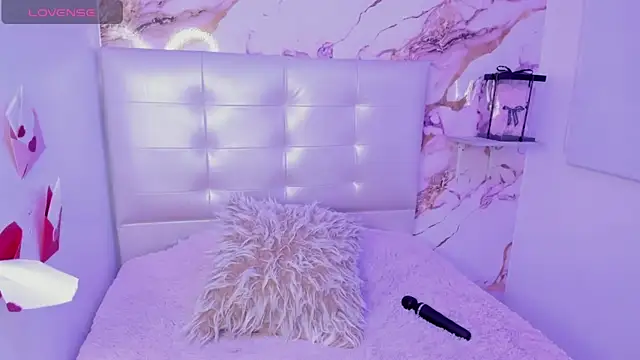 Anna Blade  online show from April 14, 2026, 4:23 pm