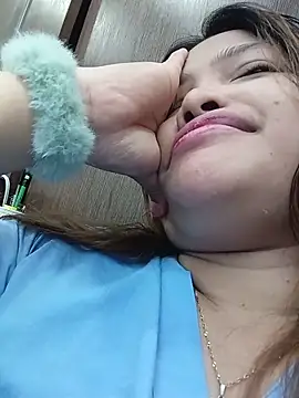 Snapshot of Sweetheart_Claire chatting on May 11, 2026, 4:03 am Sweetheart Claire online show from May 11, 2026, 4:03 am