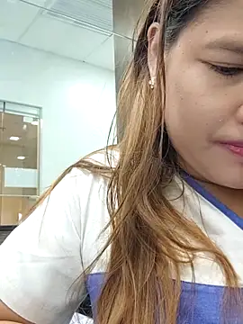 Snapshot of Sweetheart_Claire chatting on April 27, 2026, 2:42 am Sweetheart Claire online show from April 27, 2026, 2:42 am