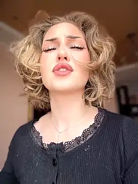 Snapshot of KellyKeler chatting on April 10, 2026, 11:17 am KellyKeler online show from April 10, 2026, 11:17 am