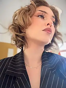 Snapshot of KellyKeler chatting on April 4, 2026, 11:17 am KellyKeler online show from April 4, 2026, 11:17 am