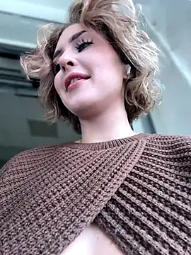 Snapshot of KellyKeler chatting on November 5, 2025, 12:19 pm KellyKeler online show from November 5, 2025, 12:19 pm