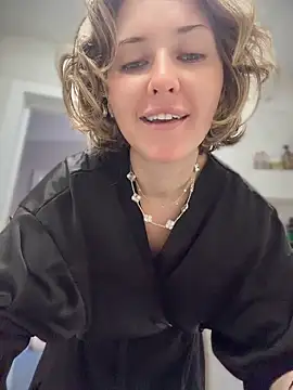 Snapshot of KellyKeler chatting on July 1, 2026, 11:43 am KellyKeler online show from July 1, 2026, 11:43 am