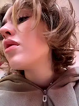 Snapshot of KellyKeler chatting on April 3, 2026, 11:05 am KellyKeler online show from April 3, 2026, 11:05 am