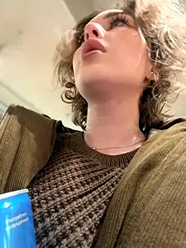 Snapshot of KellyKeler chatting on November 17, 2025, 12:20 pm KellyKeler online show from November 17, 2025, 12:20 pm