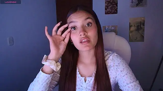 Snapshot of Ema__Rose chatting on September 13, 2025, 4:23 am Ema Rose online show from September 13, 2025, 4:23 am