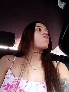 Arii collins1 online show from September 18, 2025, 1:58 pm