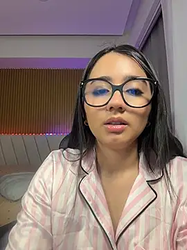Snapshot of Michelle_Zoe chatting on May 16, 2026, 1:48 am Michelle Zoe online show from May 16, 2026, 1:48 am