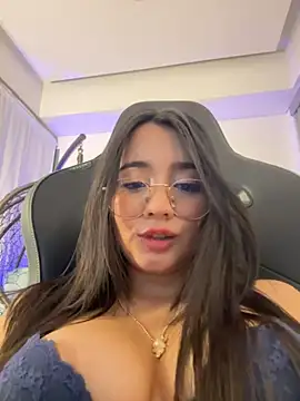 Michelle Zoe online show from October 15, 2025, 4:11 am