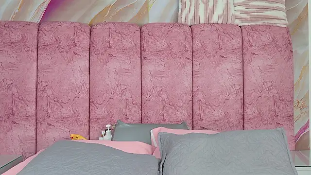 Snapshot of emmacurvy chatting on February 28, 2026, 3:06 am emmacurvy online show from February 28, 2026, 3:06 am