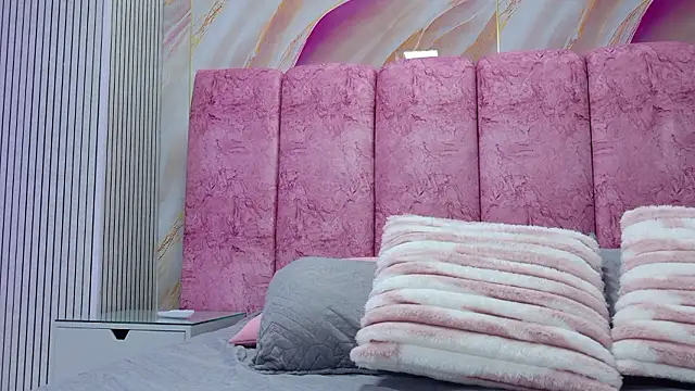 emmacurvy online show from March 10, 2026, 3:10 am