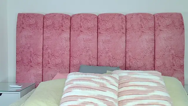 Snapshot of emmacurvy chatting on January 6, 2026, 3:10 am emmacurvy online show from January 6, 2026, 3:10 am