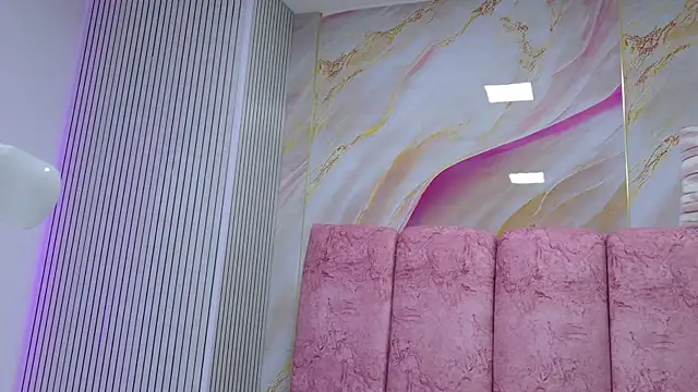 emmacurvy online show from April 2, 2026, 3:02 am