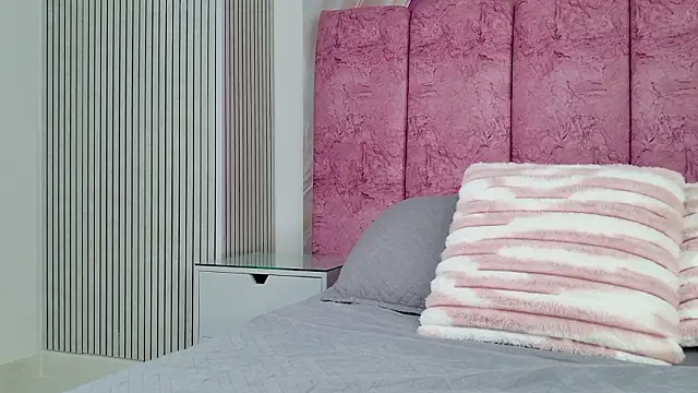 Snapshot of emmacurvy chatting on February 19, 2026, 3:03 am emmacurvy online show from February 19, 2026, 3:03 am