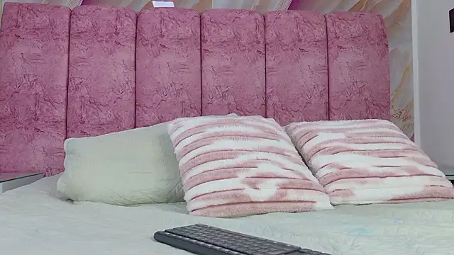 emmacurvy online show from March 17, 2026, 3:09 am