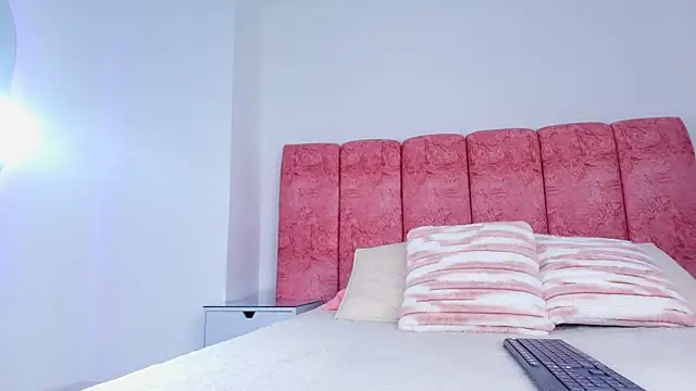 emmacurvy online show from December 4, 2025, 3:05 am