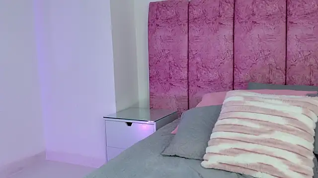 Snapshot of emmacurvy chatting on January 11, 2026, 3:13 am emmacurvy online show from January 11, 2026, 3:13 am